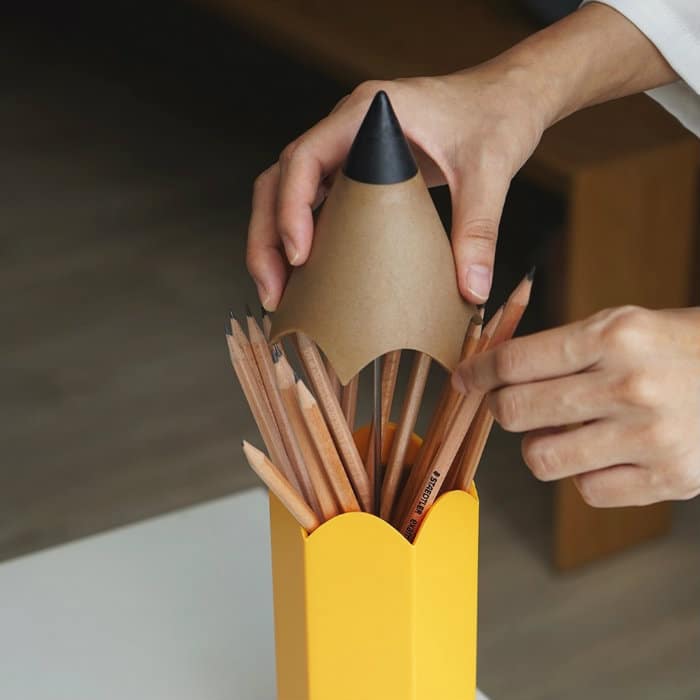 קופסת אחסון לכלי כתיבה – עיפרון צהוב